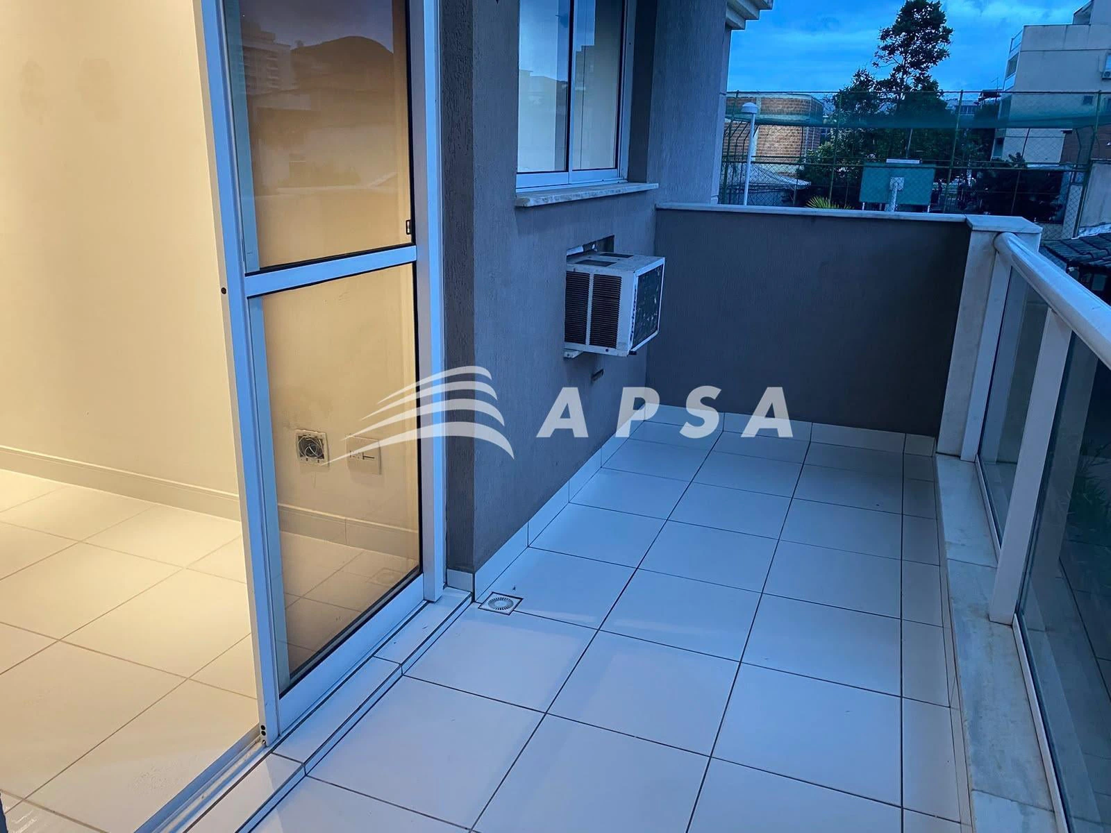 3-bedroom apartment with a glass-enclosed balcony — photo 14