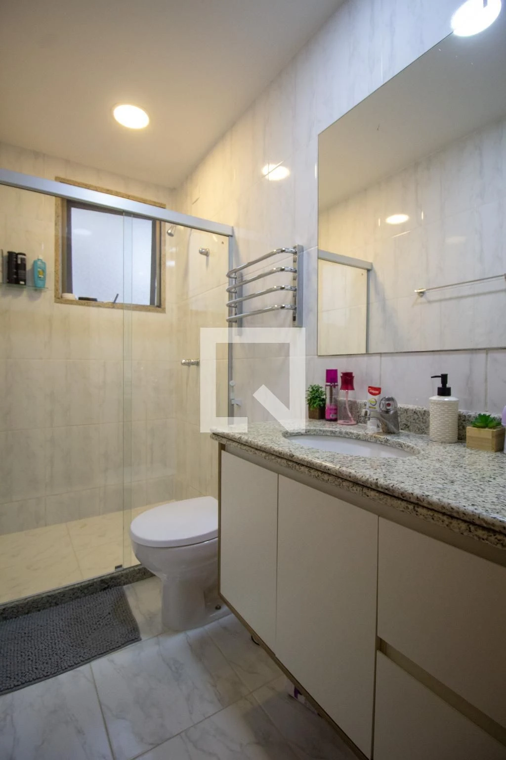 Furnished apartment with 2 en-suite bedrooms and desk — photo 30