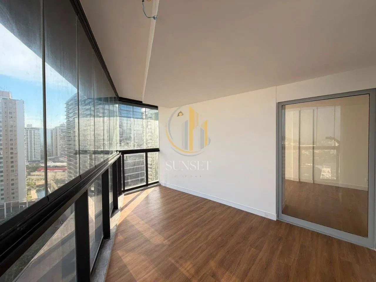 3-bedroom apartment with a water view — photo 6