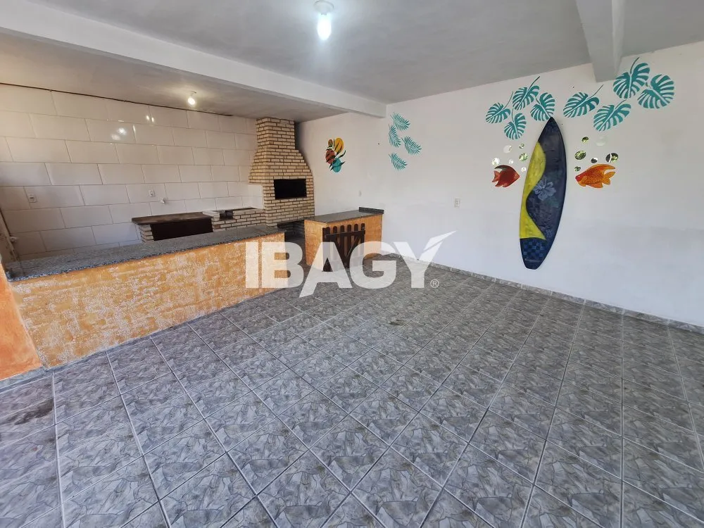 Casa mobiliada com 3 dormitórios e 1 suíte