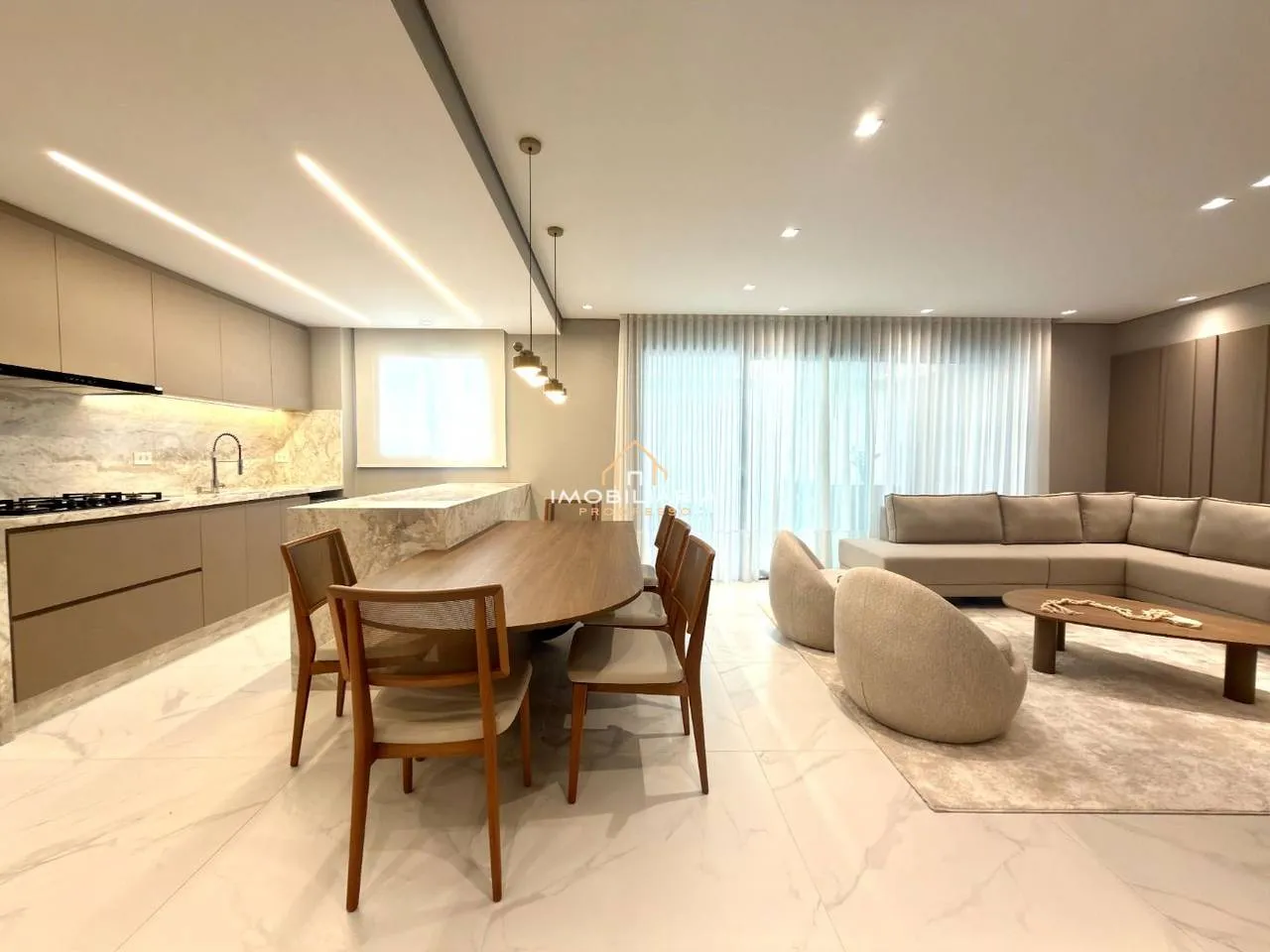 Floor-to-ceiling windows in a 3-bedroom apartment, 138 m²