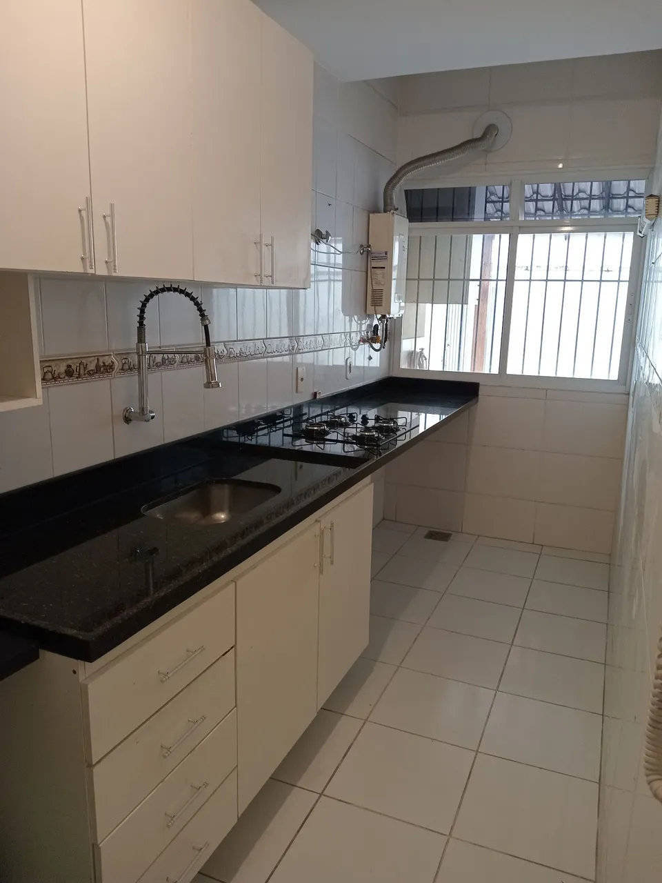 Furnished 2-bedroom apartment with a balcony — photo 3
