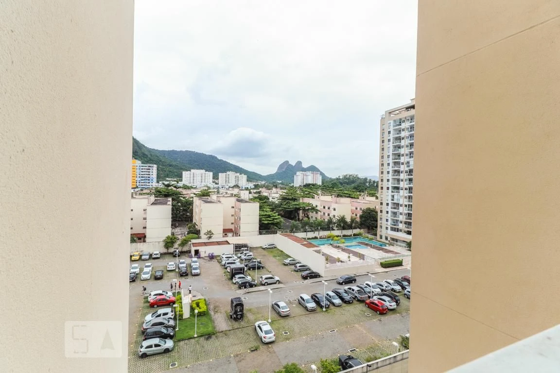 Unfurnished 3-bedroom apartment with balcony — photo 32