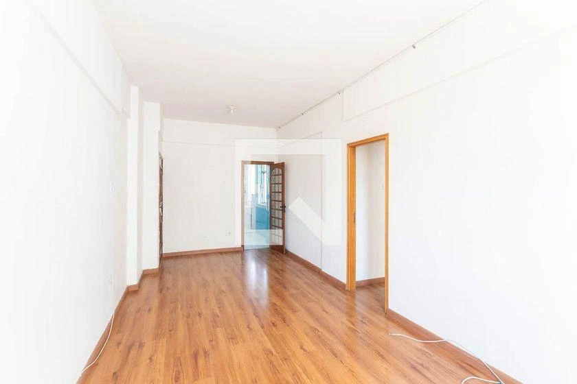 Apartamento de 2 quartos com cozinha separada e 70 m² — photo 2