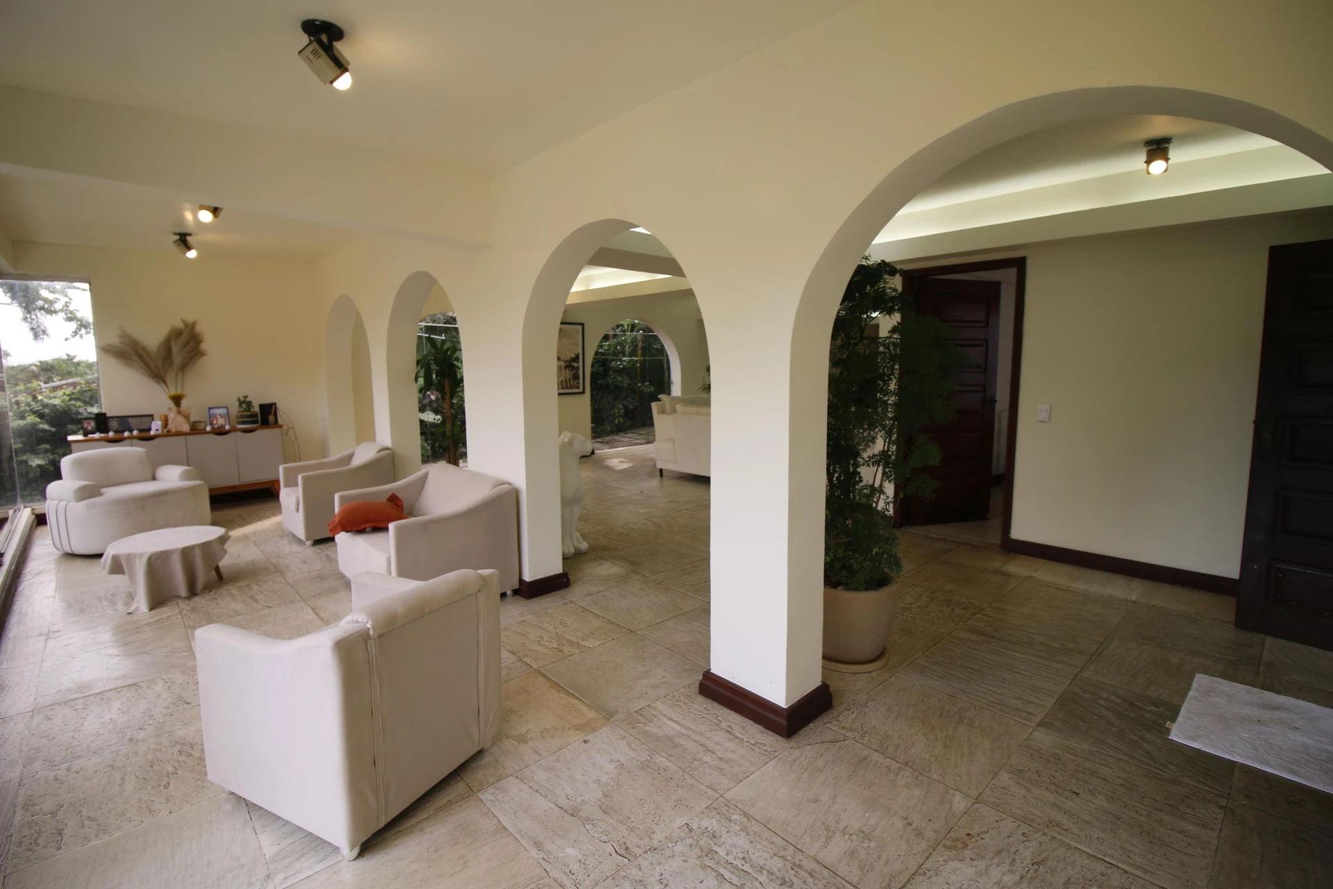 Mountain view in a 3-bedroom house, 460 m² — photo 7
