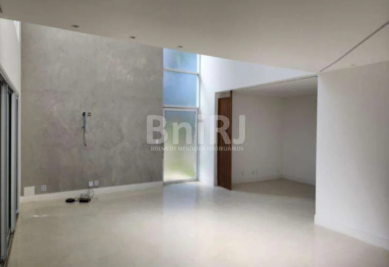 House with 6 bedrooms and 500 m² with 2 parking spaces — photo 30