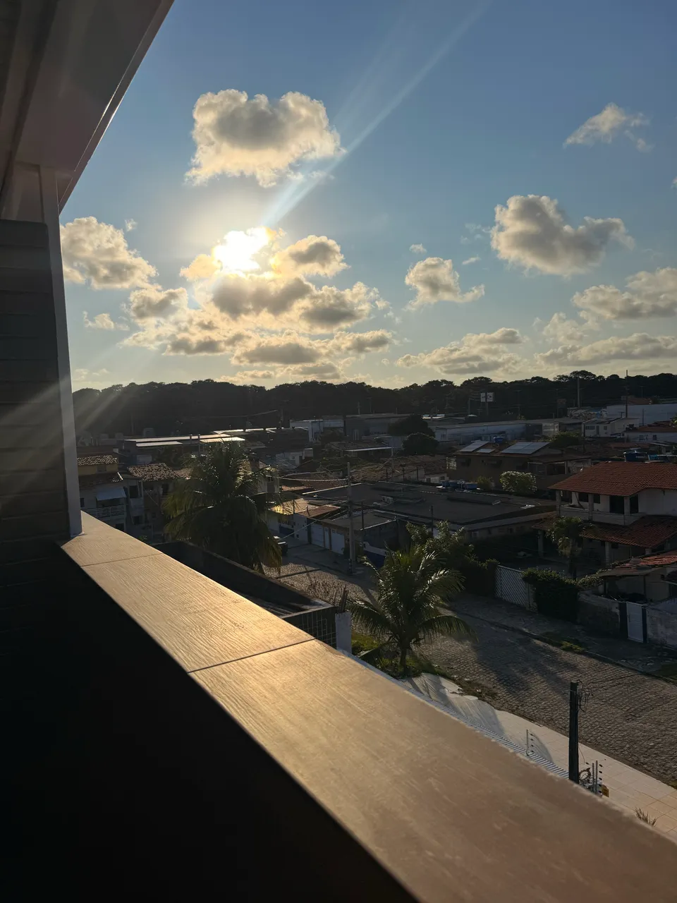 Balcony with a grill in a 2-bedroom apartment, 110 m² — photo 16