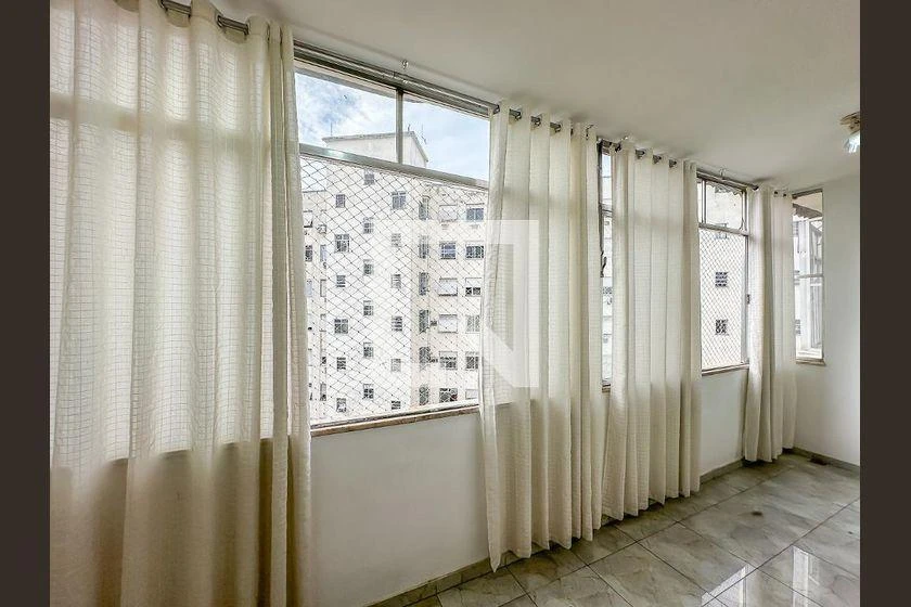 Apartamento de 3 quartos com piso de madeira ou laminado — photo 7