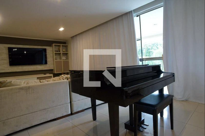 Glass-enclosed balcony in a 4-bedroom apartment, 233 m² — photo 18