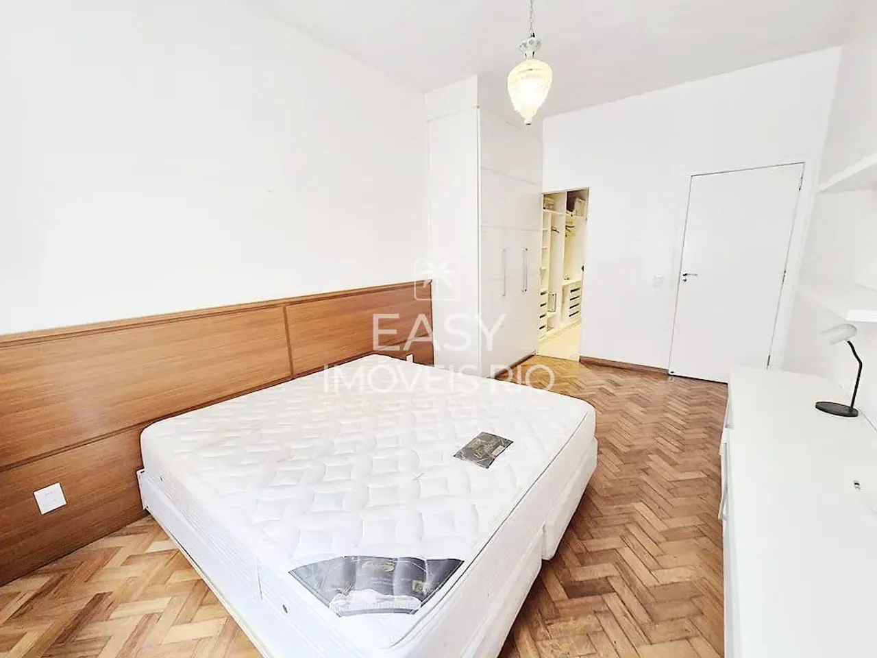 Apartamento sin amueblar con 4 dormitorios y balcón de vidrio — photo 10