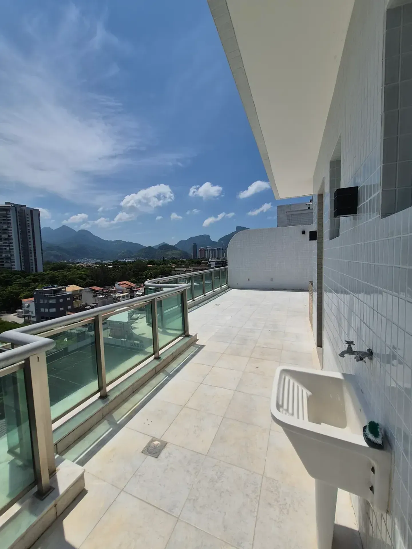 Furnished apartment with 5 bedrooms and shared pool area — photo 19