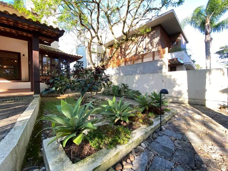 Casa de 4 dormitorios con balcón gourmet en Florianópolis — photo 16