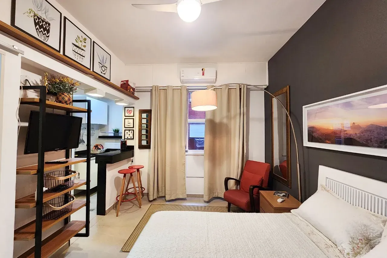 One-bedroom apartment with a washing machine — photo 2