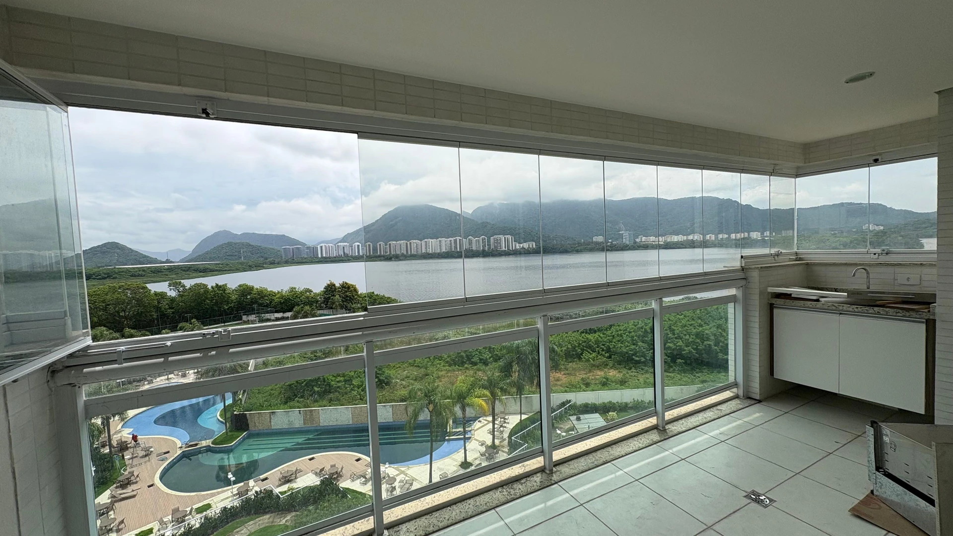 Water view in a 3-bedroom apartment, 85 m² — photo 3