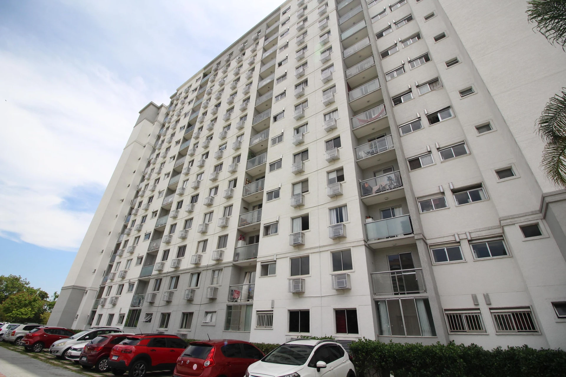Furnished 2-bedroom apartment with a balcony — photo 52
