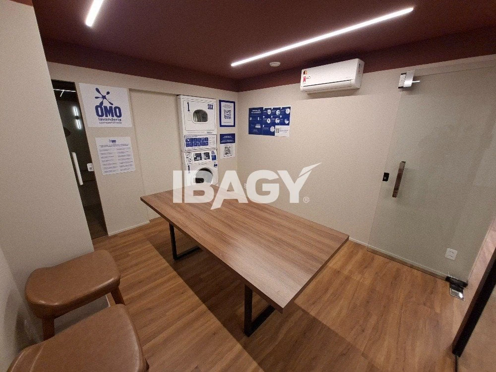 30 m² apartment with 1 bedroom and tall windows