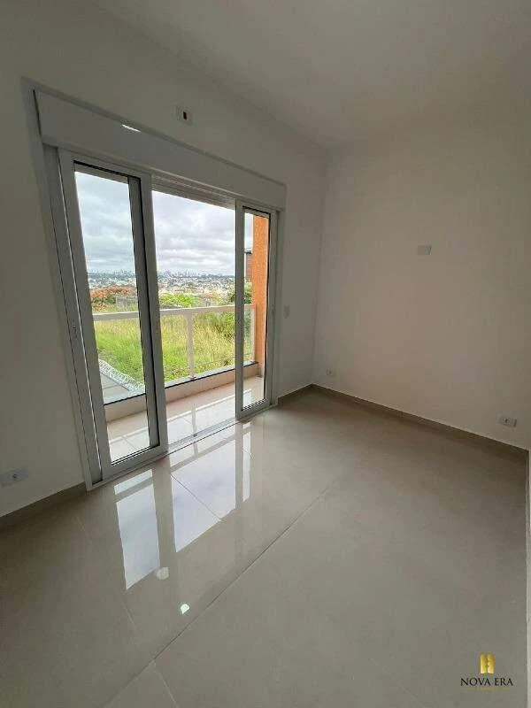 House with open-plan kitchen and balcony with grill