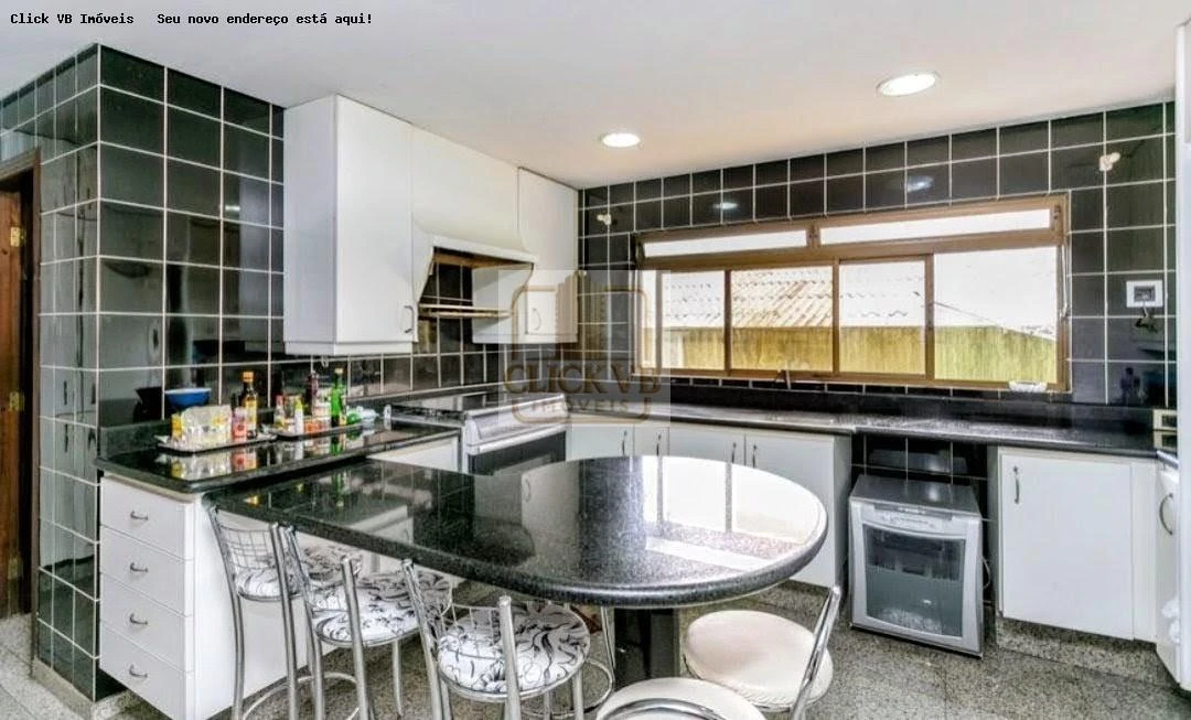 4-bedroom house with floor-to-ceiling windows in Curitiba — photo 7
