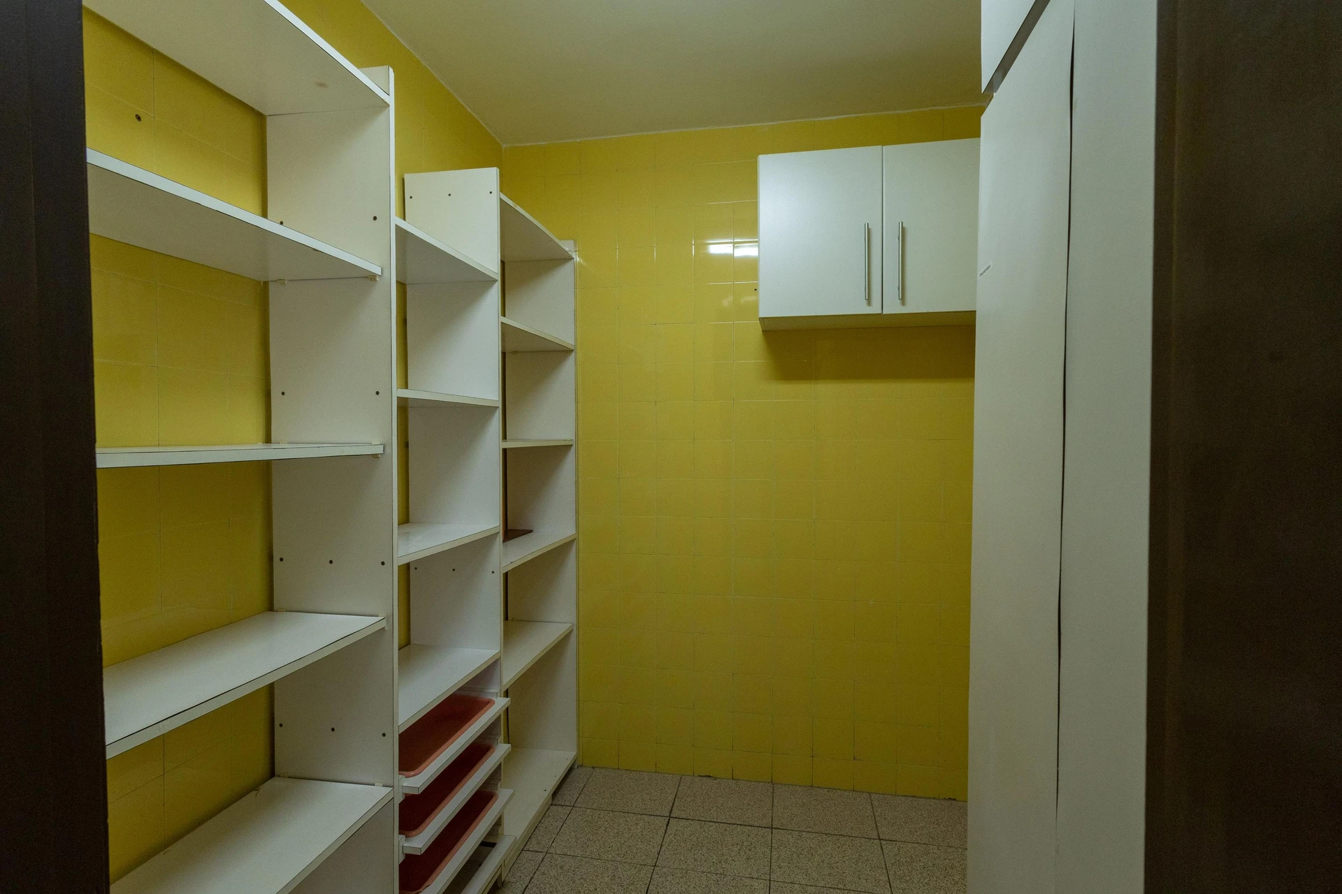 Furnished apartment, 283 m², with a glass-enclosed balcony — photo 48