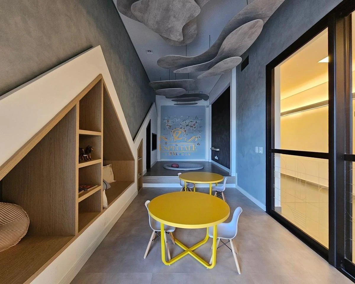 3-bedroom apartment in a building with a pool — photo 21