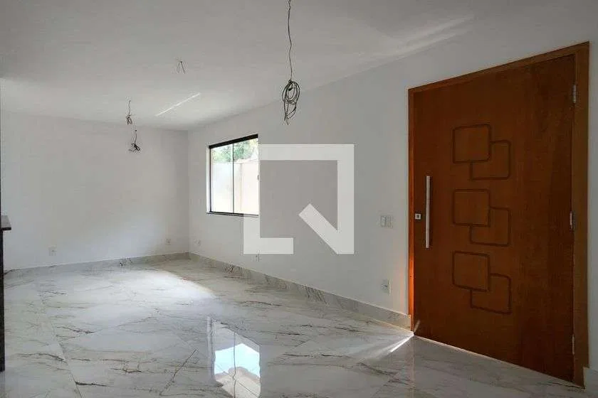 Sobrado com cozinha integrada e 3 suítes