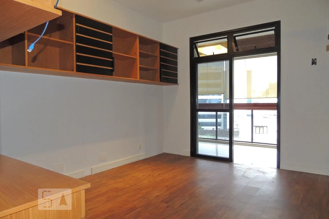 Apartamento de 4 quartos com janelas do piso ao teto — photo 72
