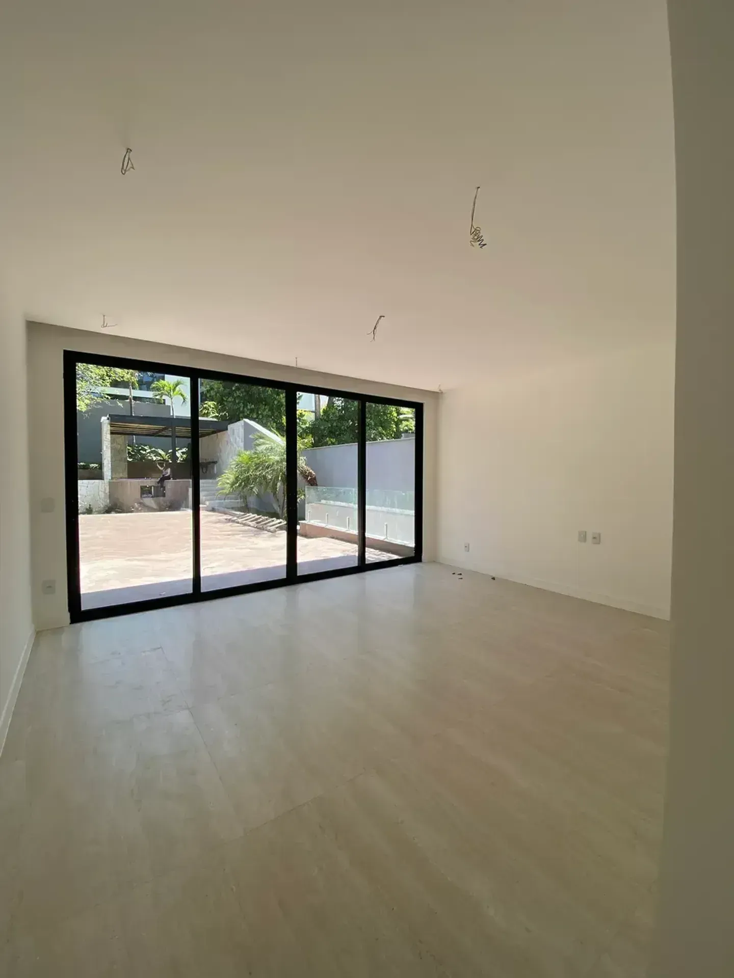 Unfurnished house with 5 bedrooms and 5 bathrooms — photo 21