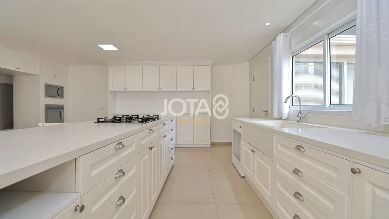House with 3 bedrooms and an open-plan kitchen — photo 9