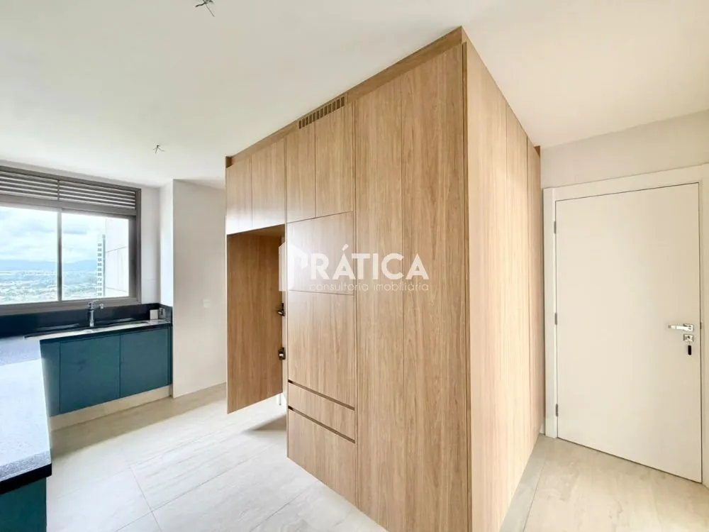 4-bedroom apartment in a building with an indoor pool — photo 9
