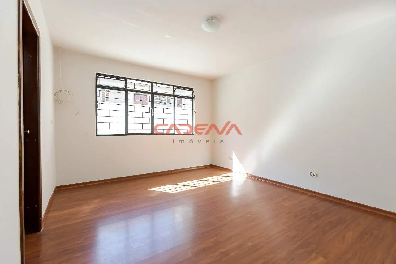 House with 3 bedrooms and built-in kitchen cabinets — photo 10