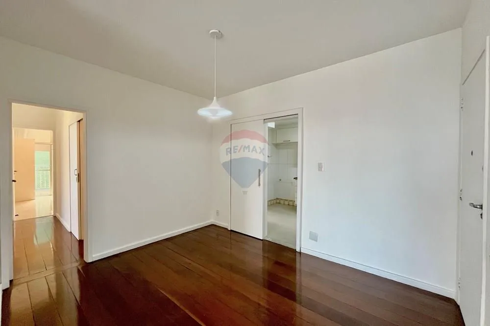 3-bedroom apartment with a mountain view in Rio de Janeiro — photo 37