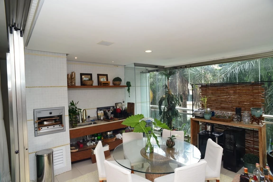 Furnished apartment with 4 en-suites and 5 bathrooms — photo 11