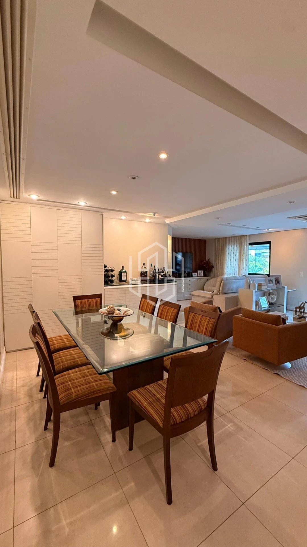 Furnished apartment, 162 m², with floor-to-ceiling windows — photo 20