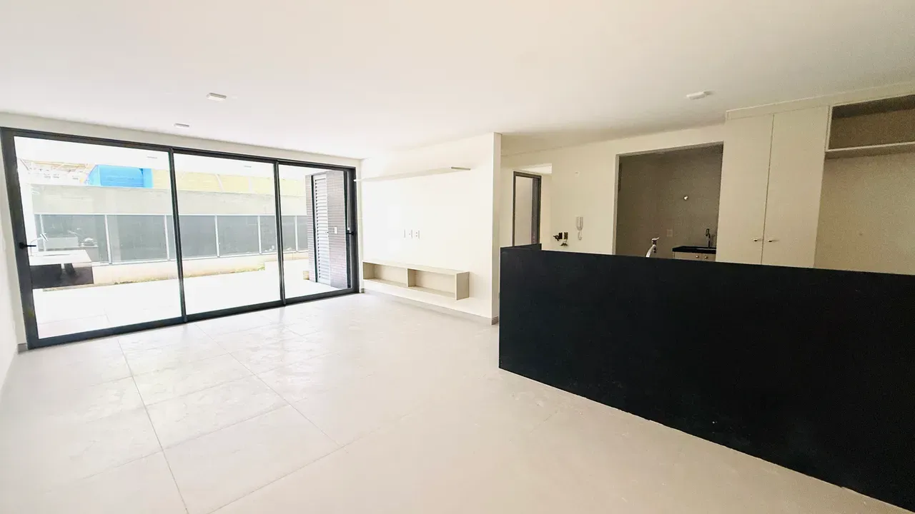 Квартира 152 м² з 3 спальнями-сюїтами та приватним садом