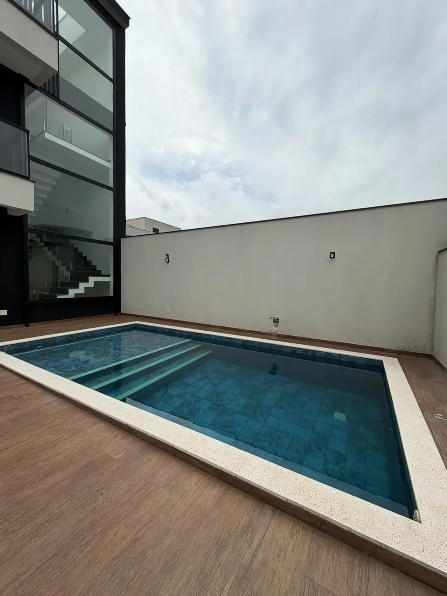 House, 370 m², with floor-to-ceiling windows — photo 13