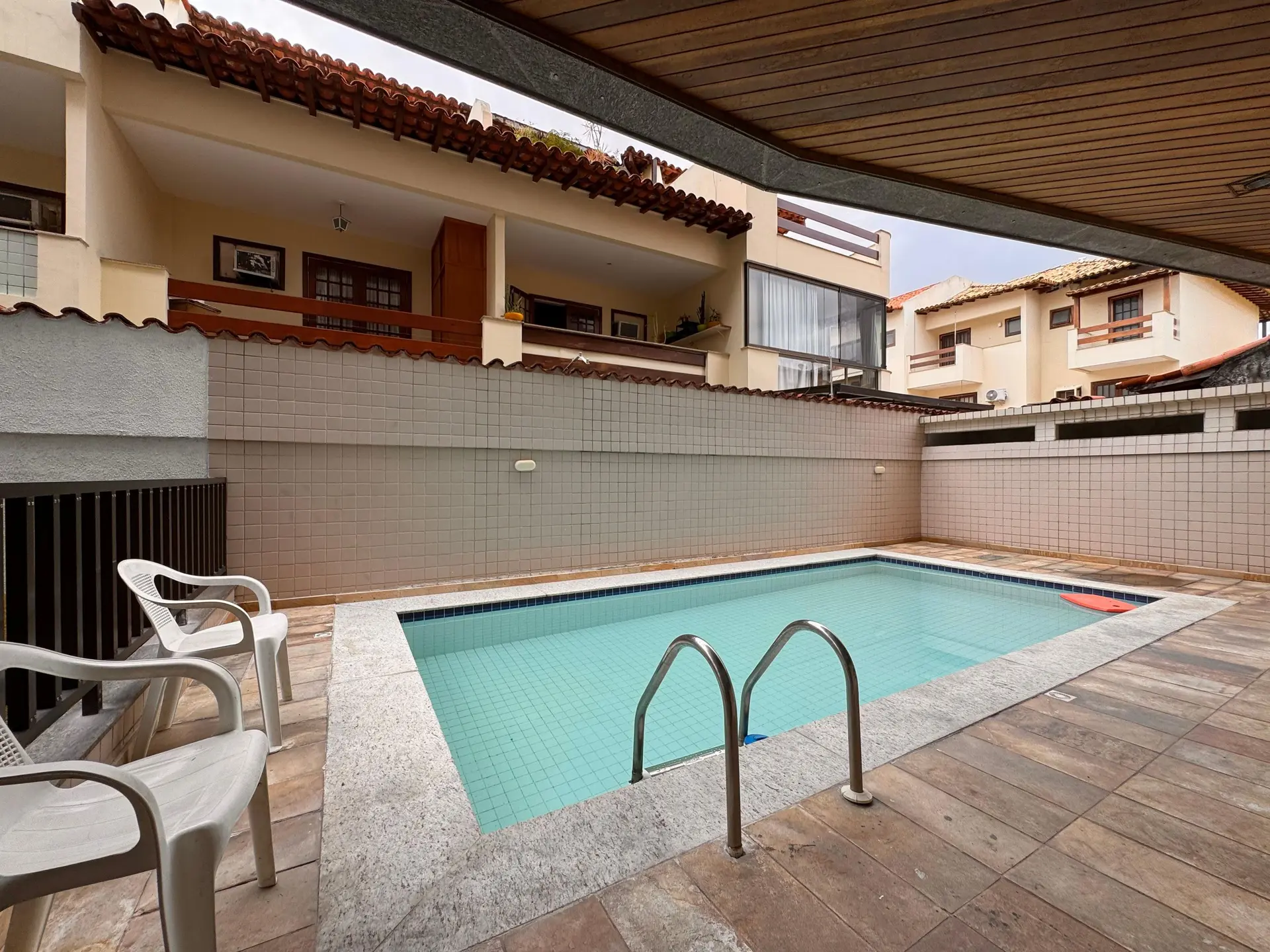 Unfurnished 3-bedroom apartment with enclosed balcony — photo 14