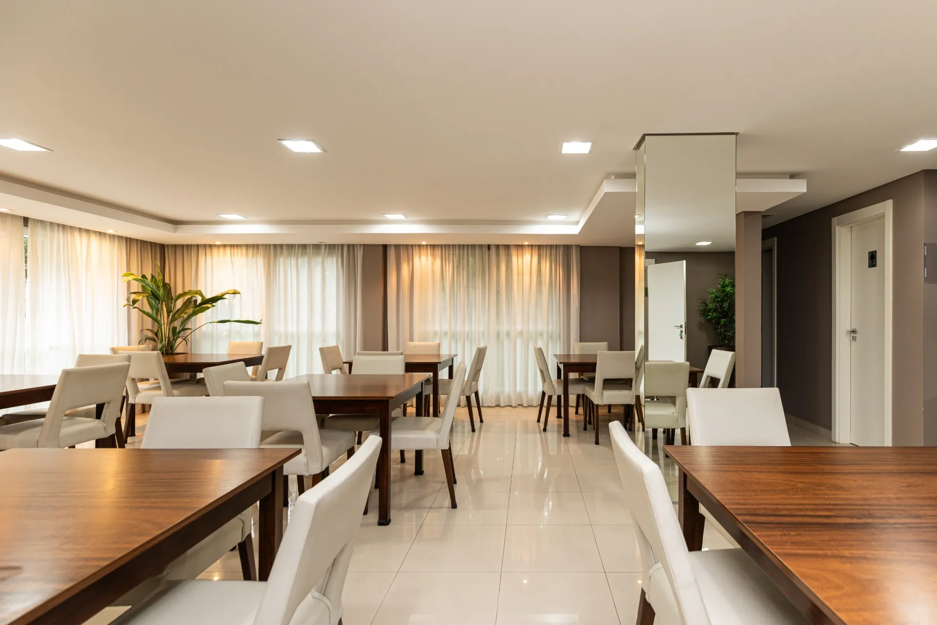 Apartment 432 m² with 3 bedrooms and an open-plan kitchen — photo 50
