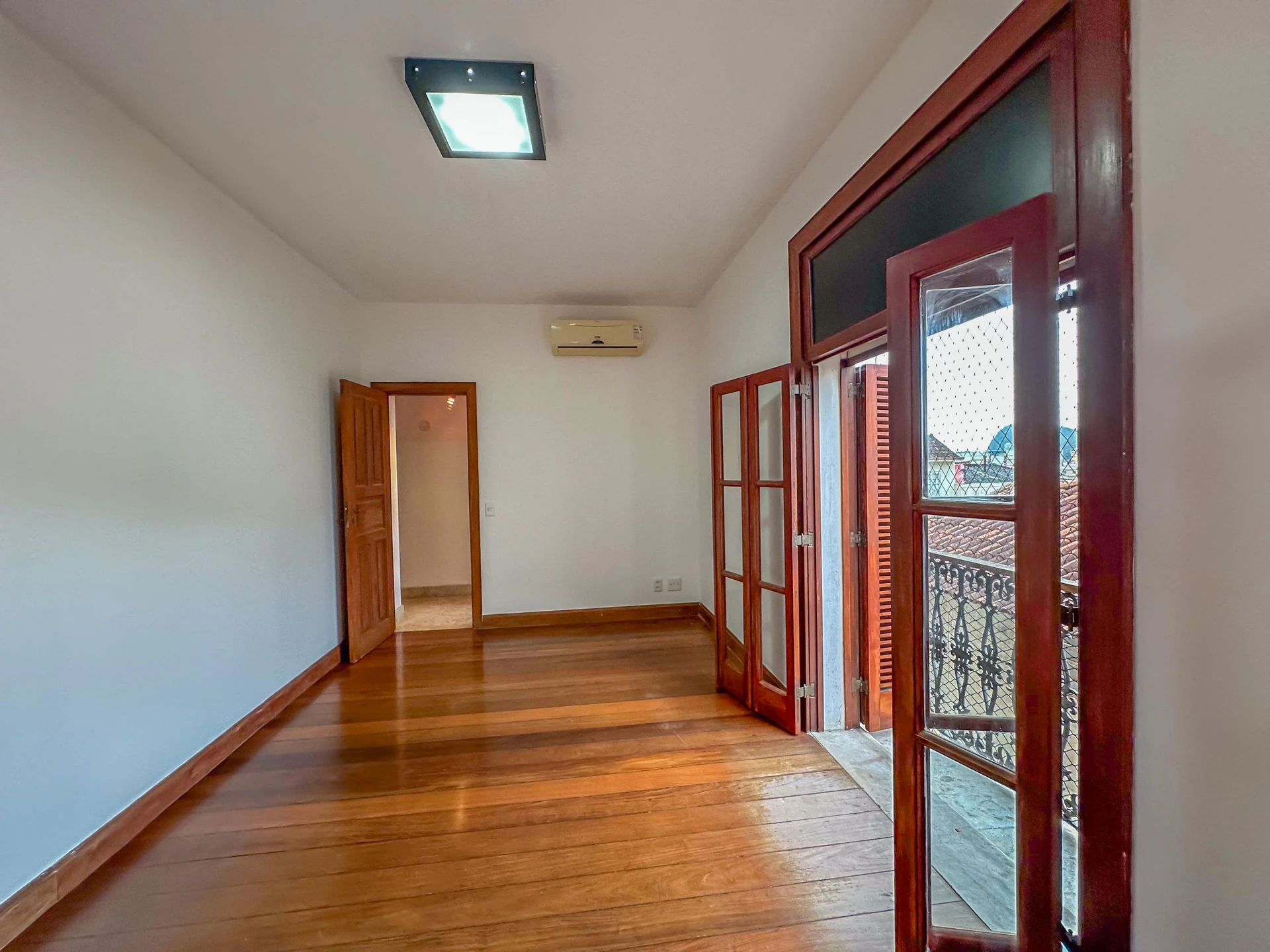 Apartment, 275 m², with a glass-enclosed balcony — photo 30