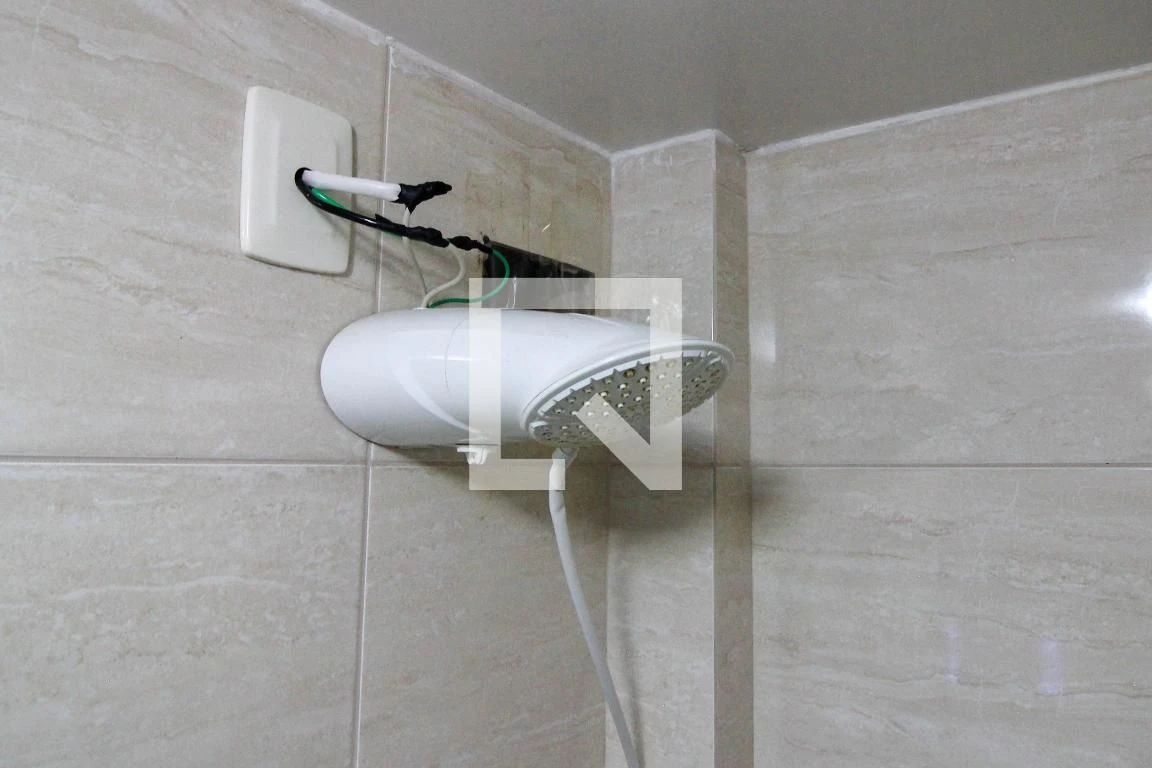 3-bedroom unfurnished apartment with laundry area — photo 6