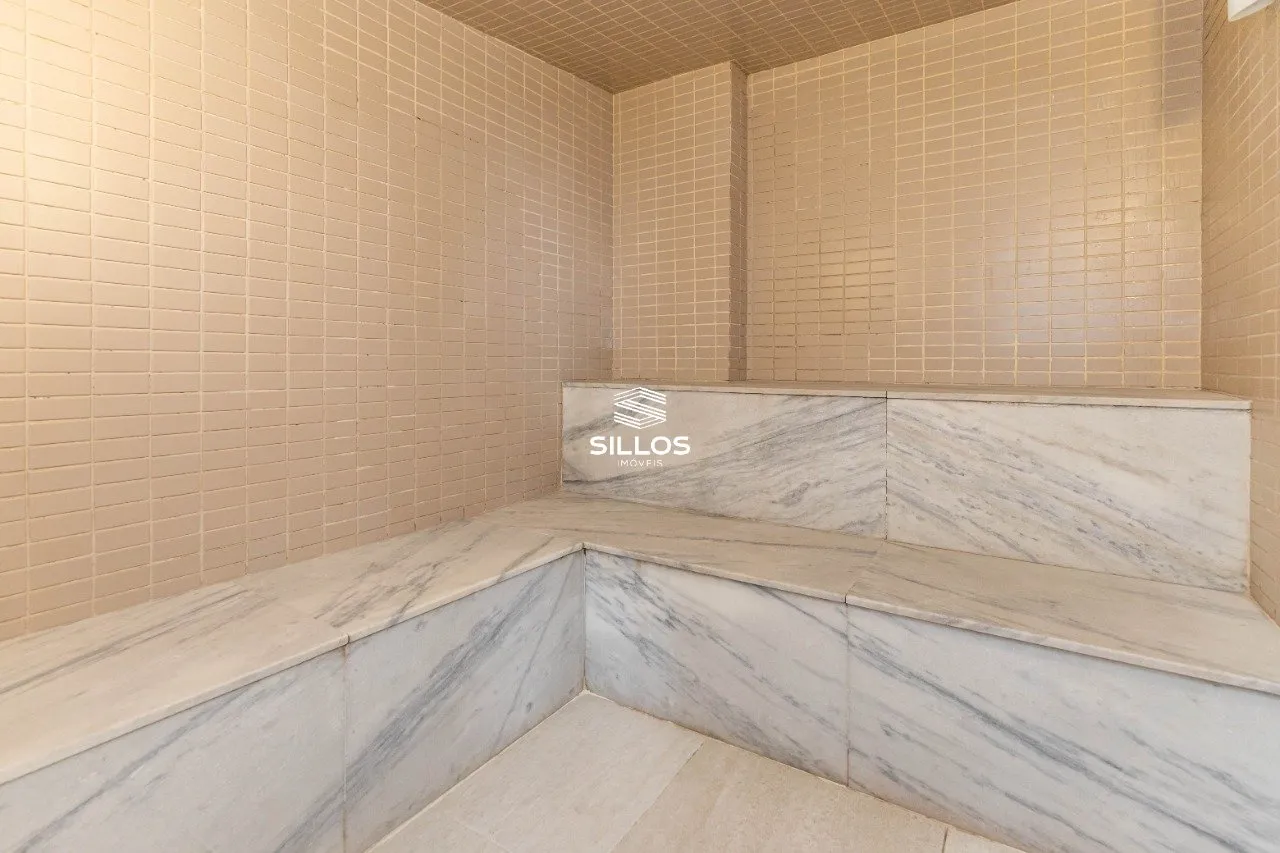 3-bedroom apartment with a bathtub in Curitiba — photo 43