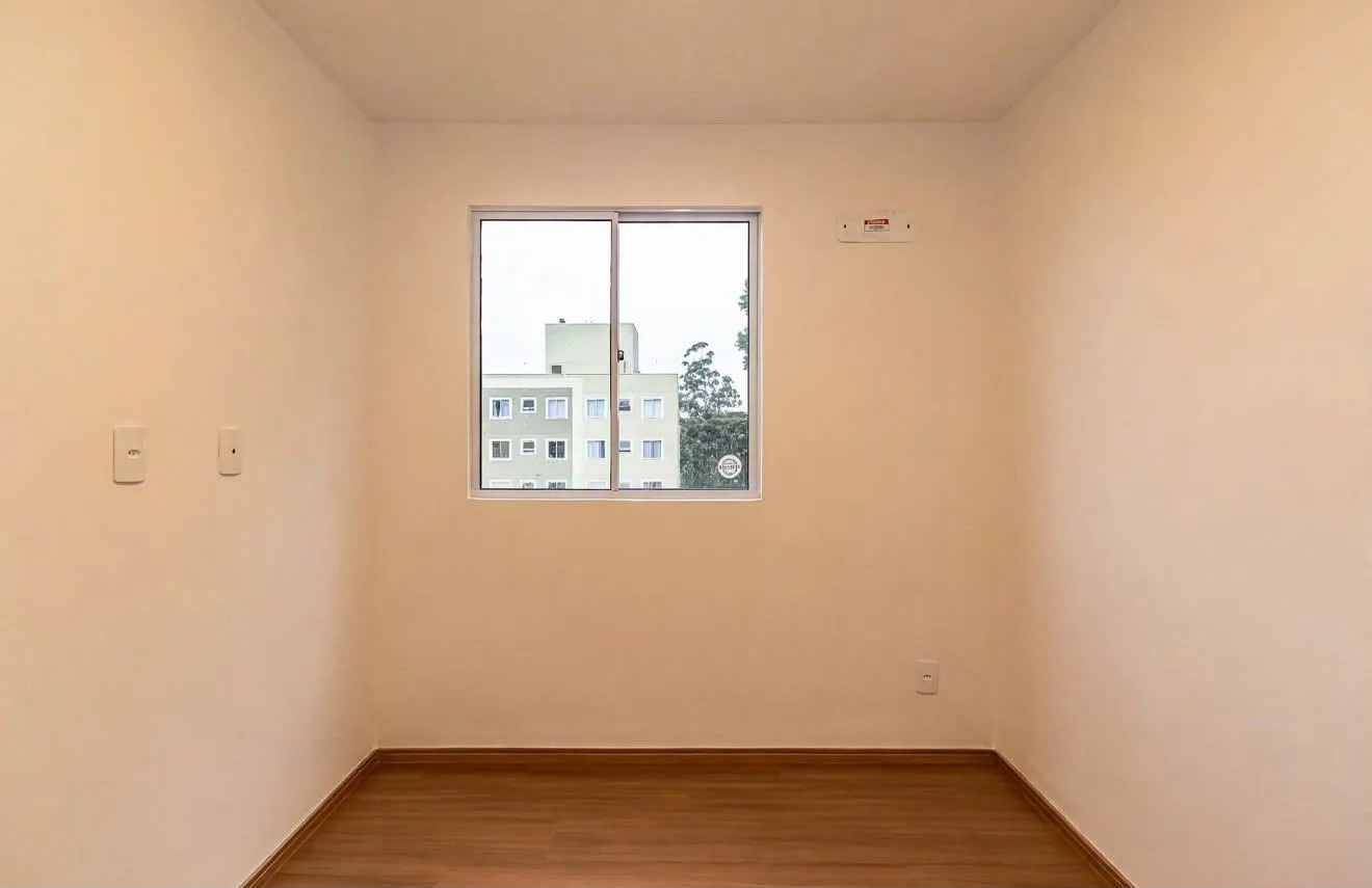 2-bedroom apartment with wood or laminate floors in Curitiba — photo 3