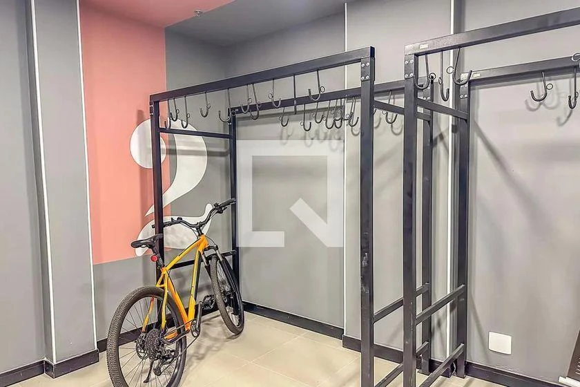 One-bedroom apartment in a building with a gym — photo 23