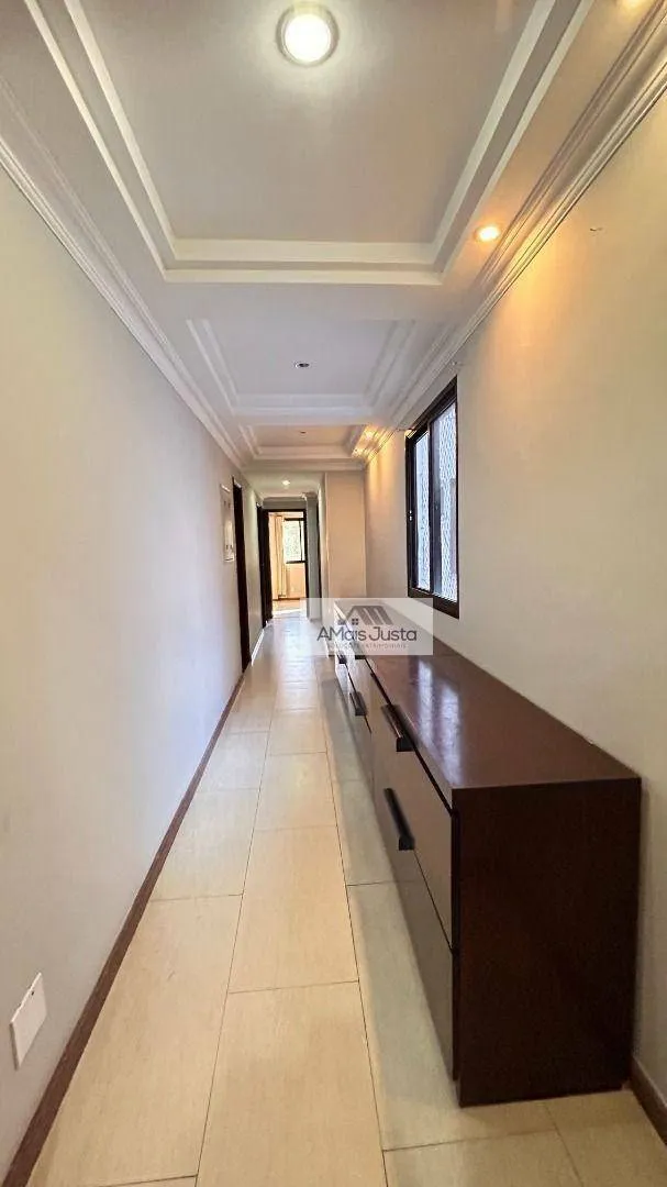 4-bedroom apartment in a building with a pool — photo 19