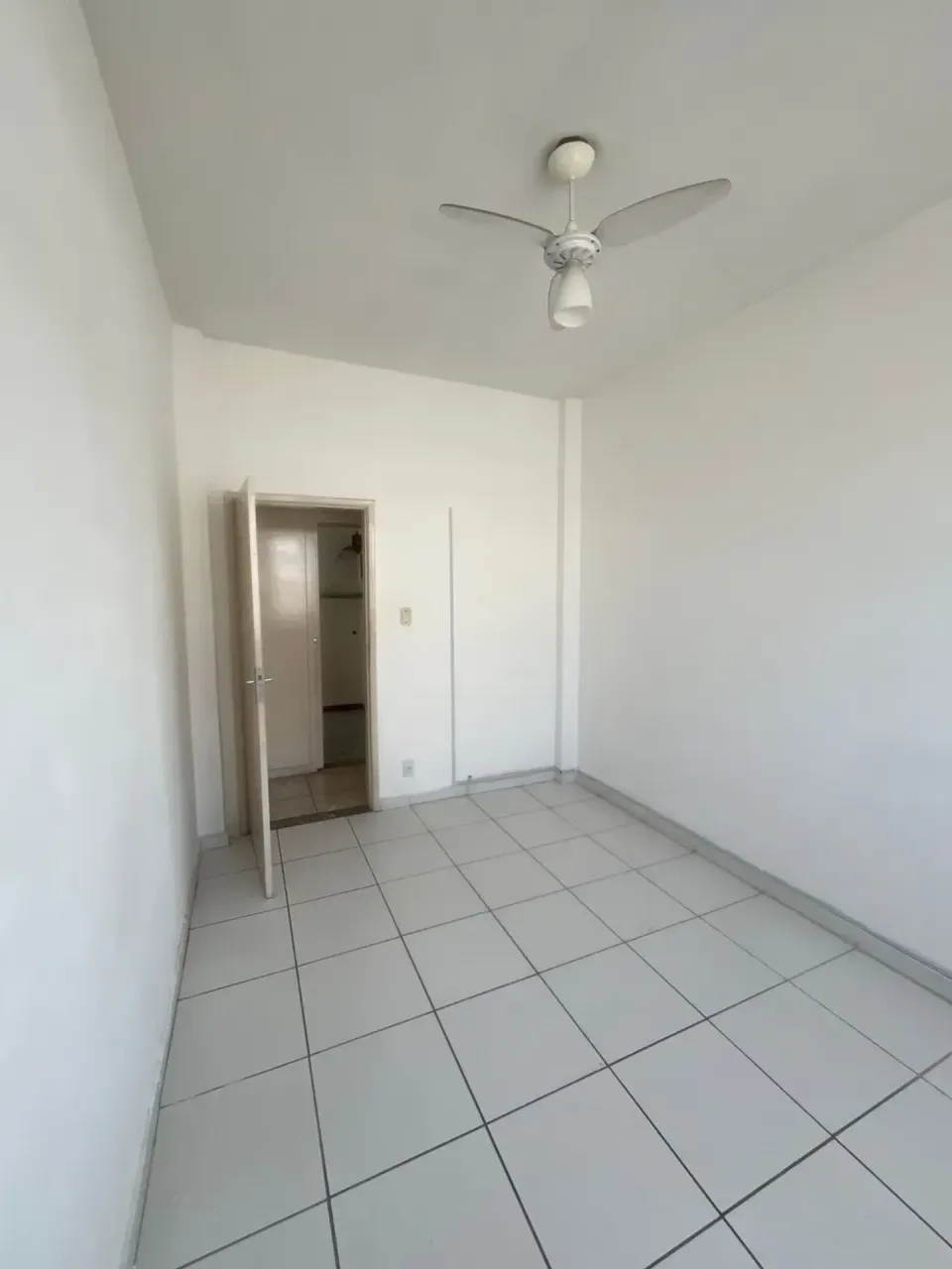 2-bedroom apartment with a glass-enclosed shower — photo 14