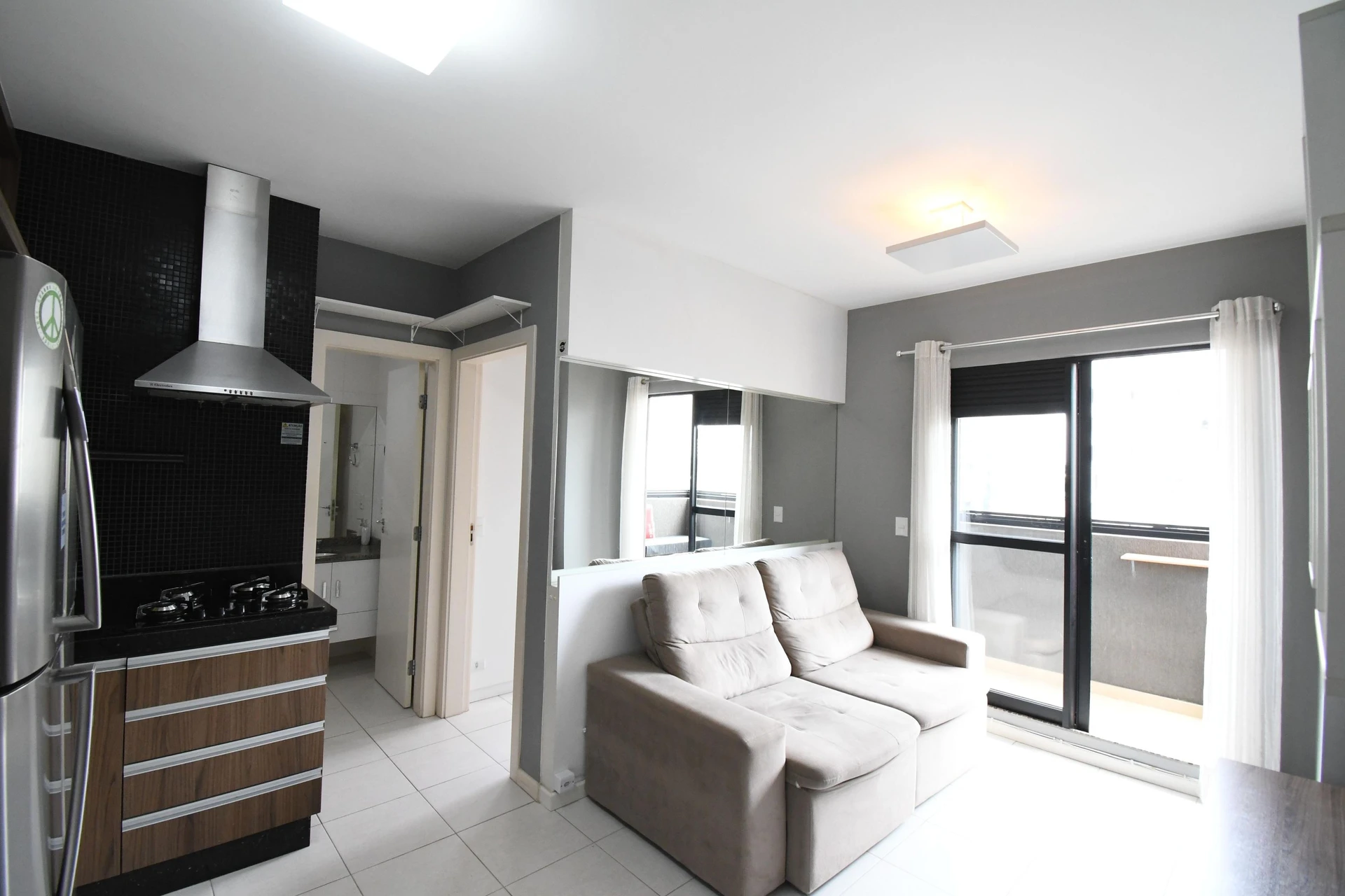 Glass-enclosed balcony in a one-bedroom apartment, 33 m² — photo 23