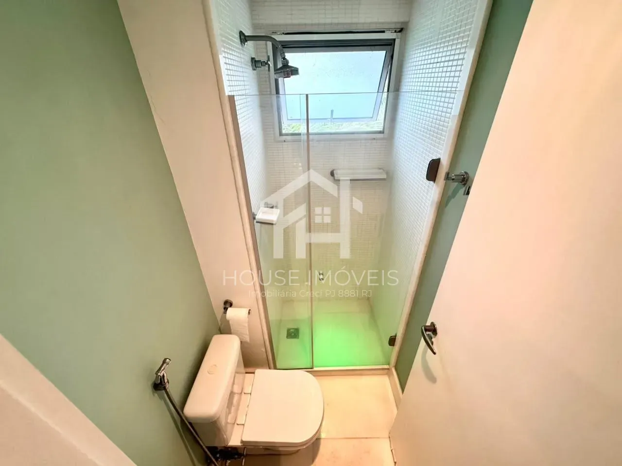 Furnished 3-bedroom apartment with 3 bathrooms — photo 23