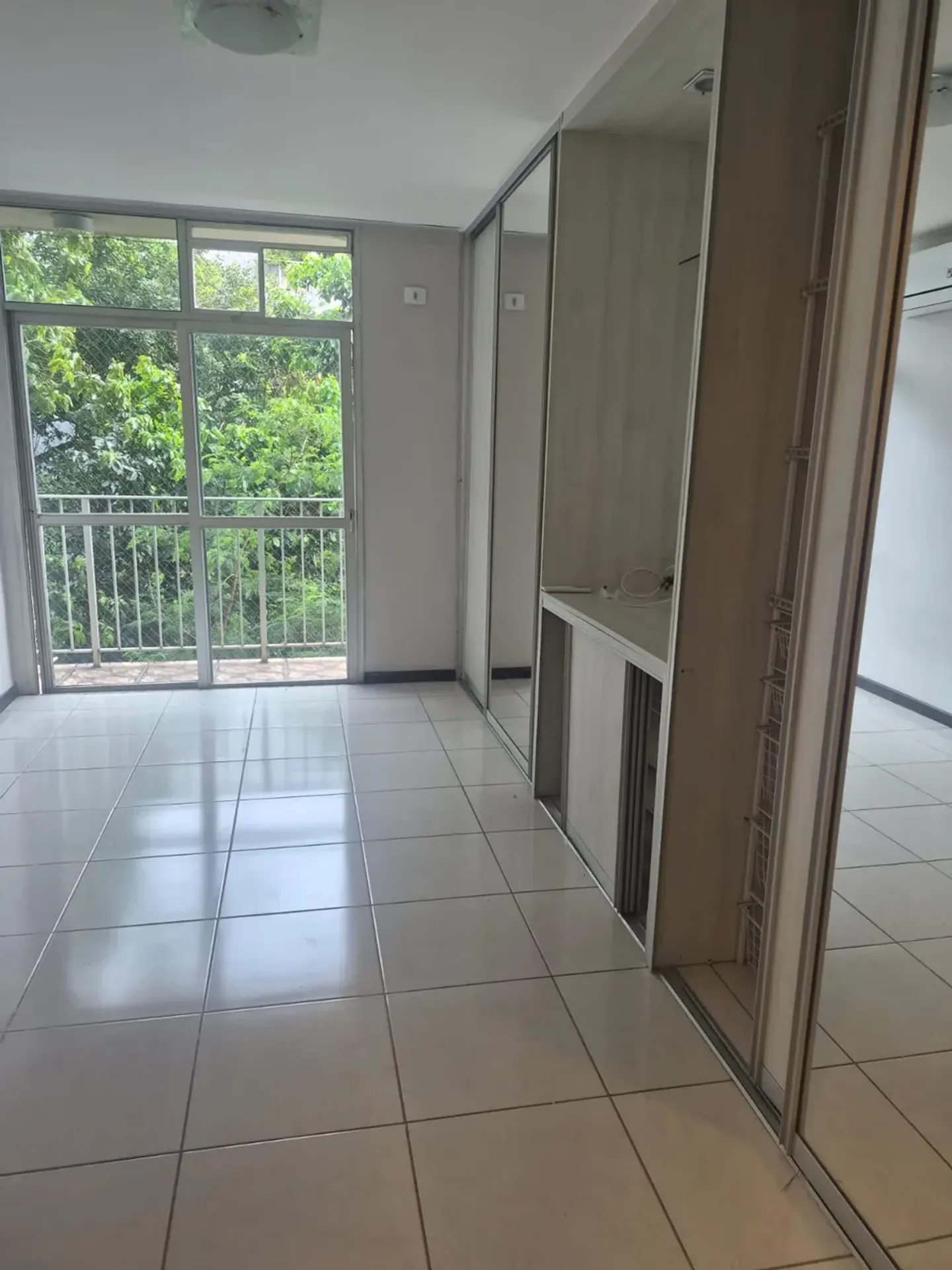 Home office in a 4-bedroom apartment, 138 m² — photo 40