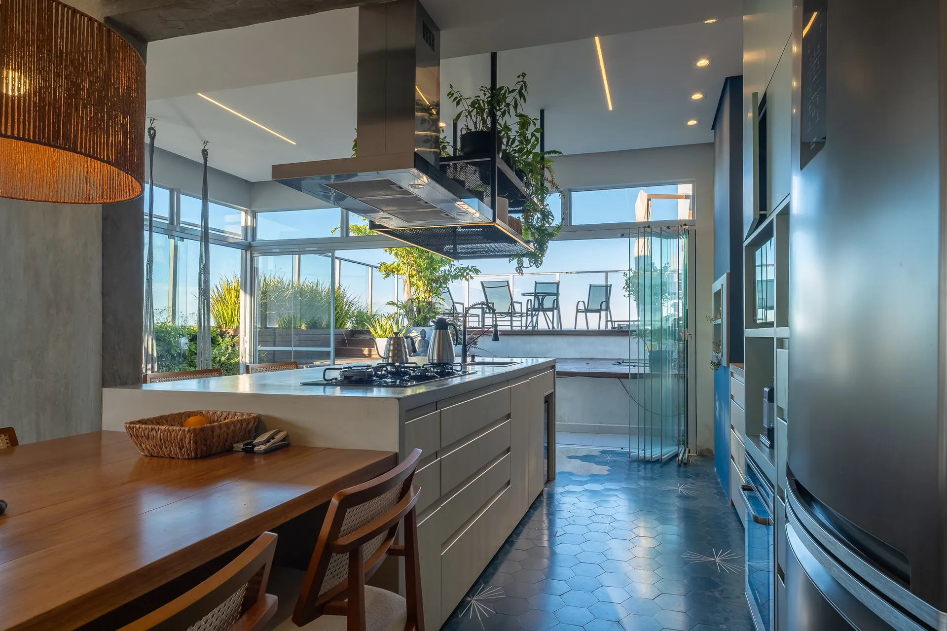 170 m² penthouse with water view and 2 parking spaces