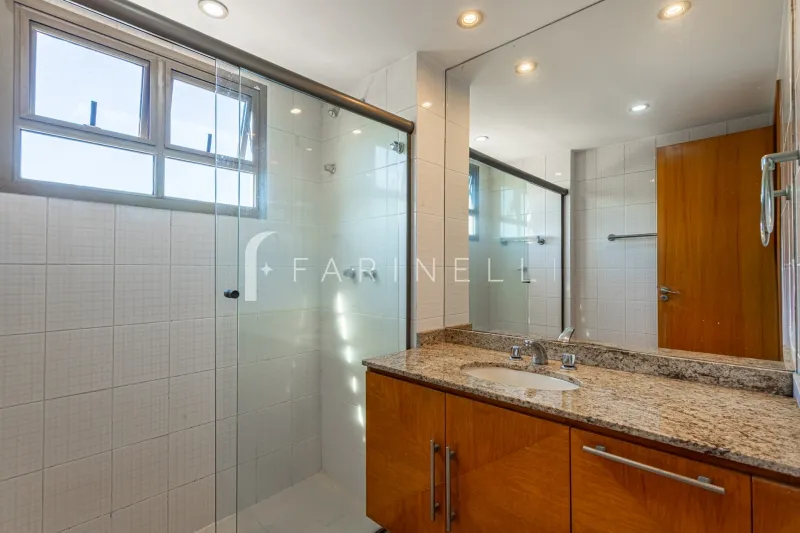 2-bedroom apartment with elevator and 2 parking spots — photo 11