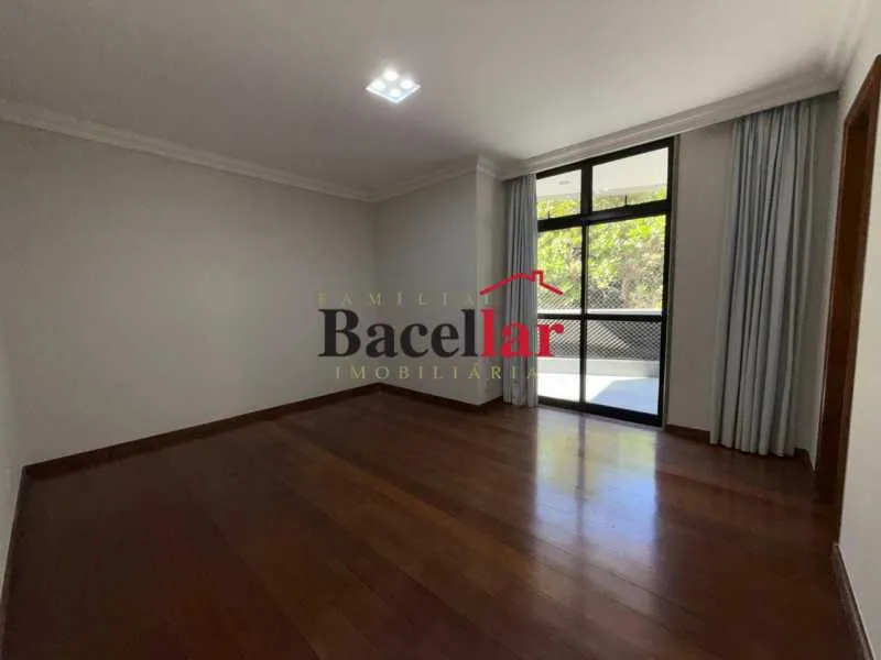 Apartment with a closed kitchen and 4 bedrooms — photo 5